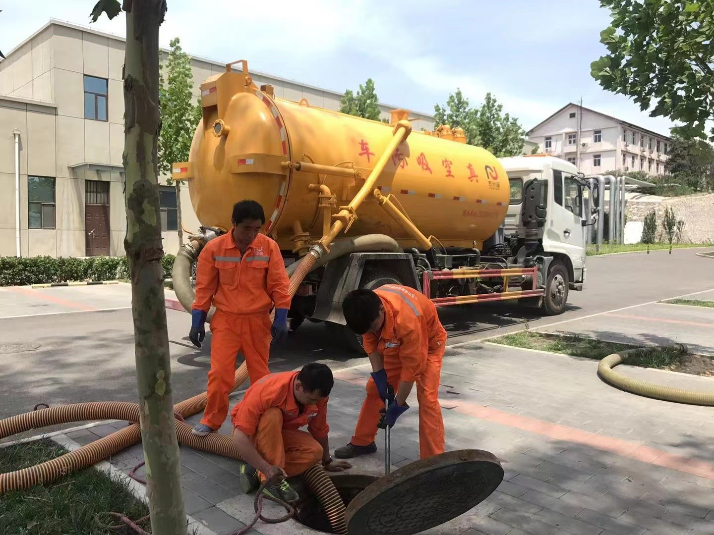 东兰化粪池清理与5-8吨吸粪车施工效率分析
